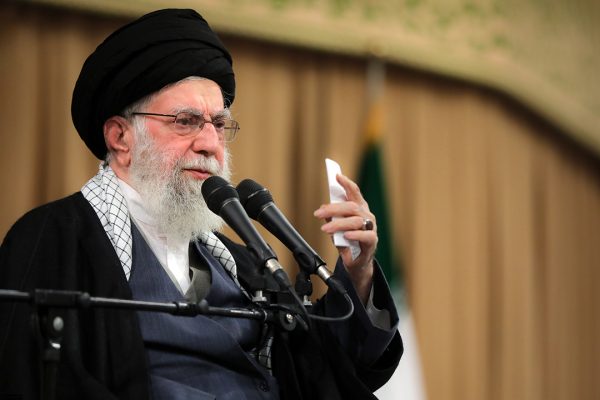 ملت متحد و یکپارچه بر هر دشمنی فائق می‌آید